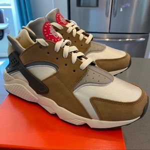 Nike Air Huarache LE Stussy “Desert Oak”